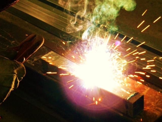 溶接工の募集です。快適条件で新鋭機器を取り扱う｜採用求人情報｜株式会社ヤマシタ